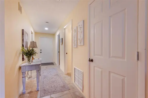 4582 LONGWATER CHASE E #62, Sarasota, FL 34235