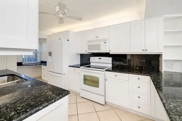 19 WHISPERING SANDS DR #201, Sarasota, FL 34242