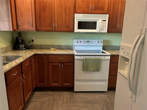 1359 GLENDALE CIR W #214, Sarasota, FL 34232