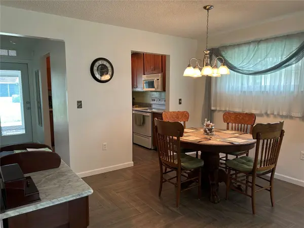 1359 GLENDALE CIR W #214, Sarasota, FL 34232