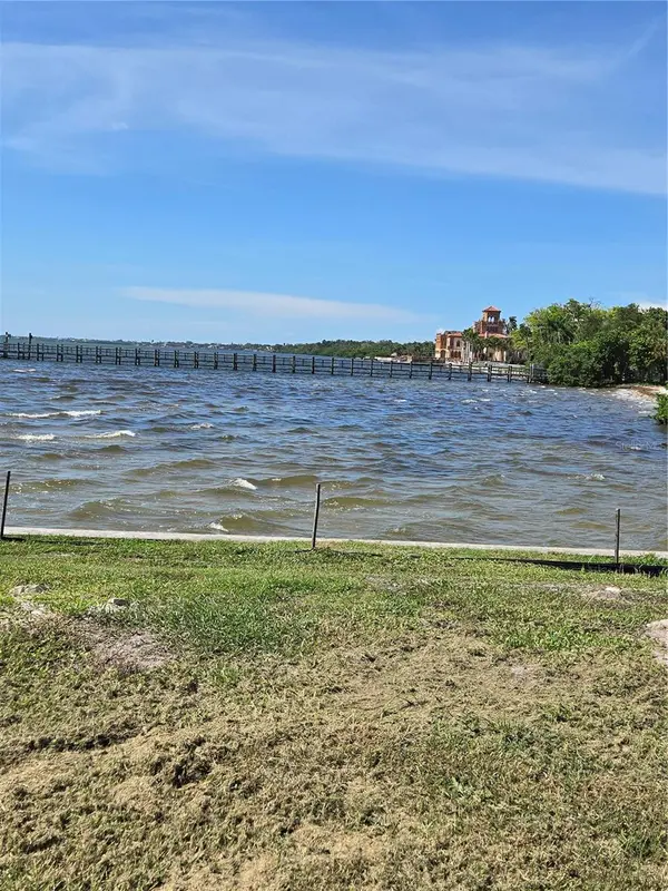 337 N SHORE DR, Sarasota, FL 34234