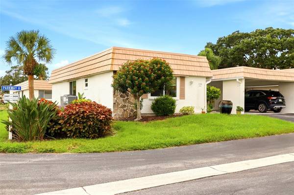 2407 RIVERBLUFF Pkwy #V-226, Sarasota, FL 34231
