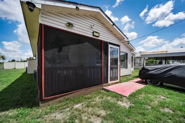 7526 CAROLTON CIR, Tampa, FL 33619