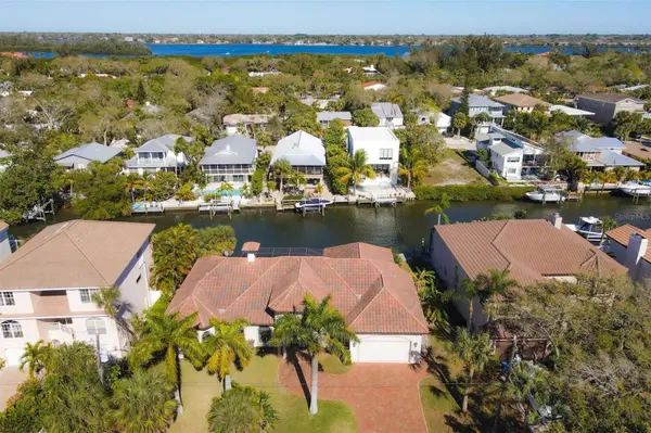 4937 OXFORD DR, Siesta Key, FL 34242