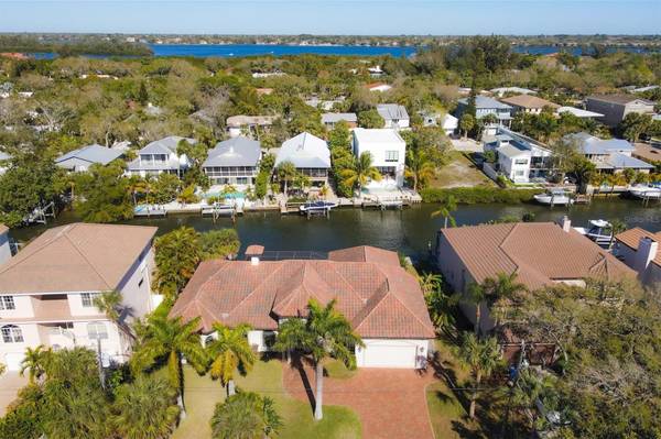4937 OXFORD DR, Siesta Key, FL 34242