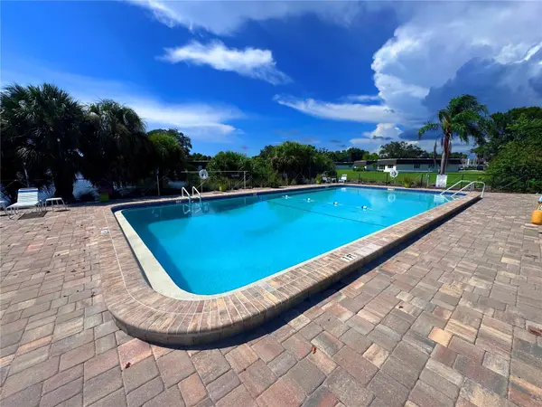 1213 GLEN OAKS DR E, Sarasota, FL 34232