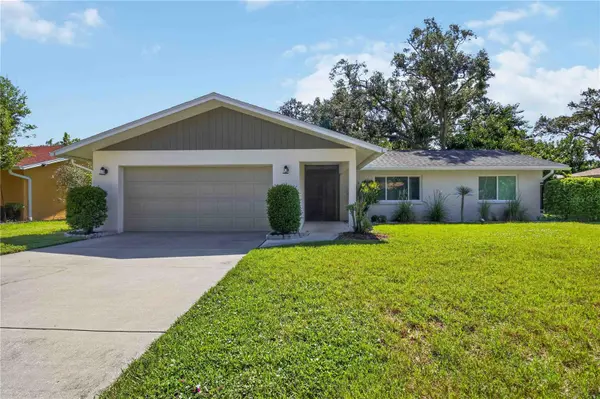 4825 HUNTLEIGH DR, Sarasota, FL 34233