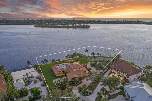 1136 N LAKE SHORE DR, Sarasota, FL 34231
