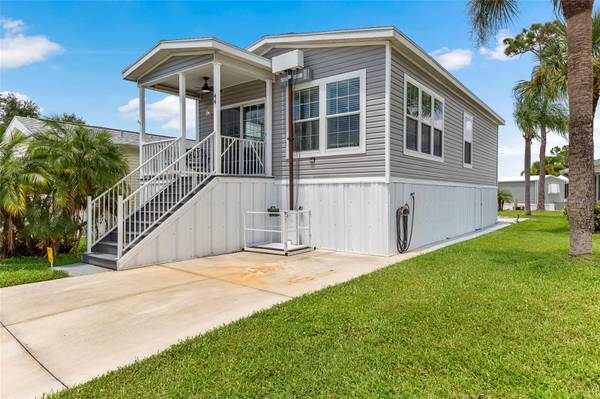 44 CROWN POINT DR, Nokomis, FL 34275