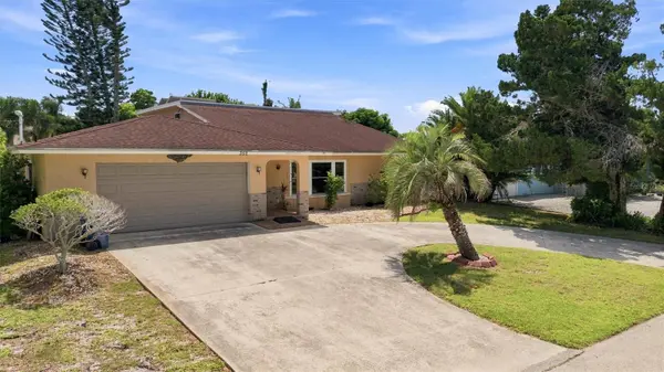 352 LAKE RD, Venice, FL 34293