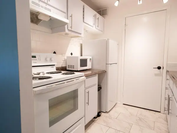 3255 BENEVA RD #201, Sarasota, FL 34232