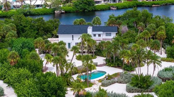7665 SANDERLING RD, Sarasota, FL 34242