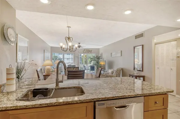 1300 N PORTOFINO DR #305, Sarasota, FL 34242