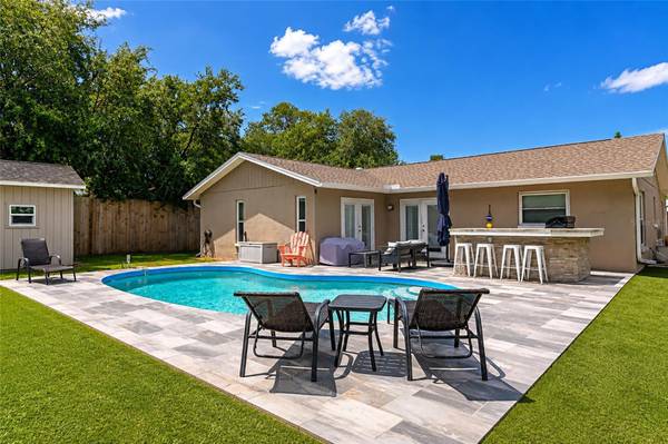 2861 INDIANWOOD DR, Sarasota, FL 34232