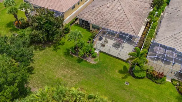 8012 CAMMINARE DR, Sarasota, FL 34238