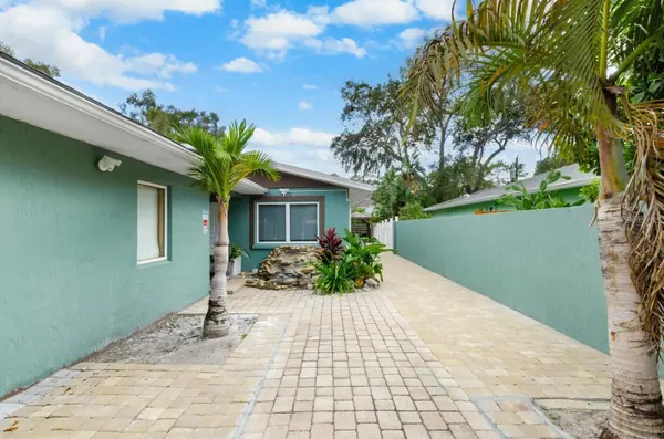 2598 WOOD ST, Sarasota, FL 34237