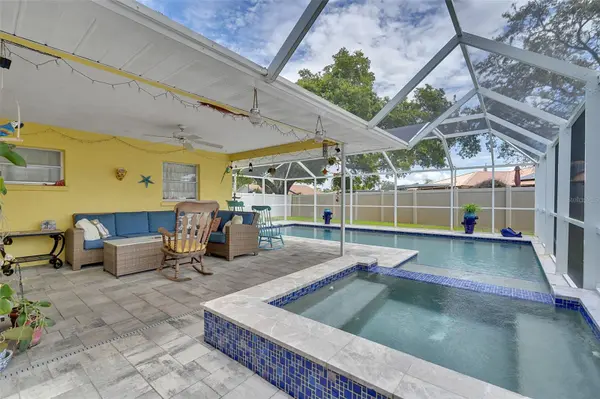 5209 36TH AVENUE CIR W, Bradenton, FL 34209