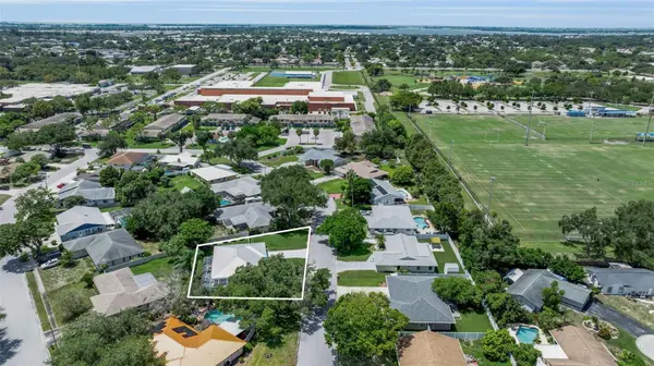 5209 36TH AVENUE CIR W, Bradenton, FL 34209