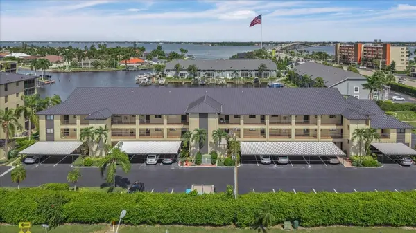 4719 SE 17TH PL #105, Cape Coral, FL 33904