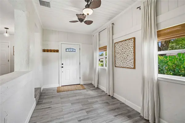 2924 HILLVIEW ST, Sarasota, FL 34239