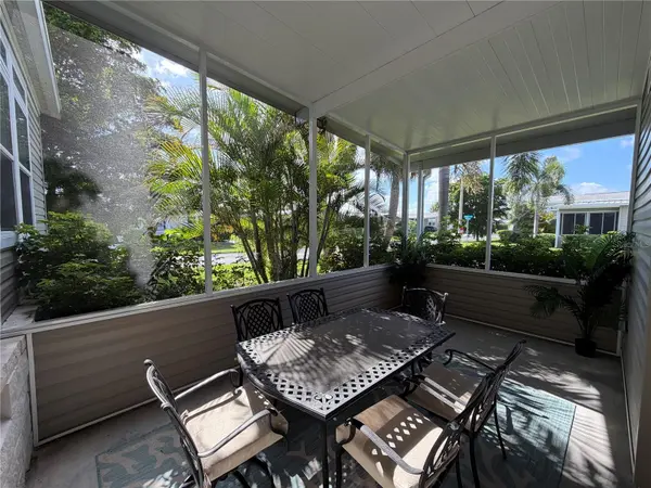 5274 E CAMELOT DR, Sarasota, FL 34233