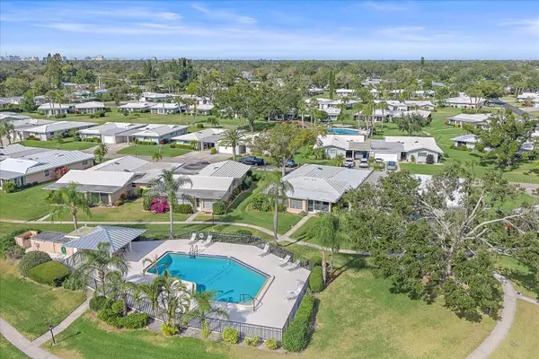 3286 BRUNSWICK LN #704, Sarasota, FL 34239