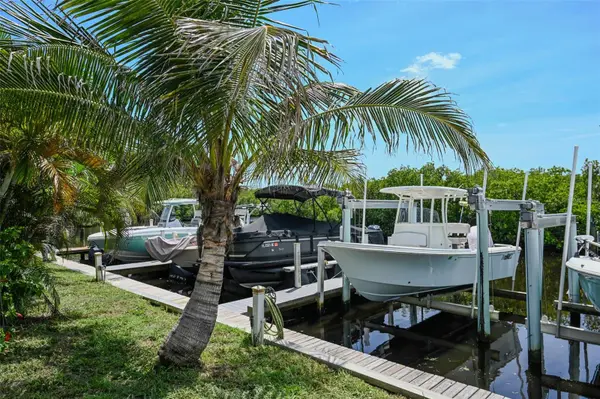 6817 BAYSHORE RD, Palmetto, FL 34221