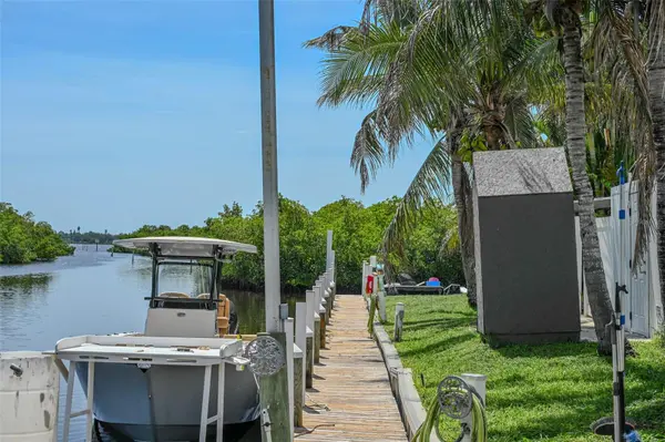 6817 BAYSHORE RD, Palmetto, FL 34221