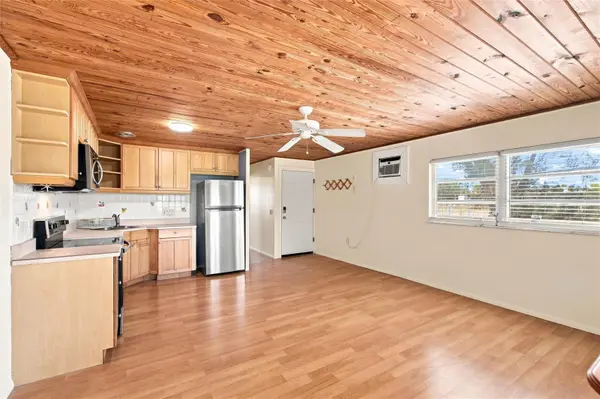 455 62ND ST, Holmes Beach, FL 34217