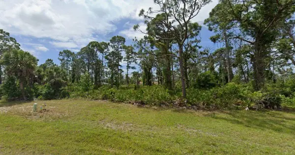 103 GLADES DR, Rotonda West, FL 33947