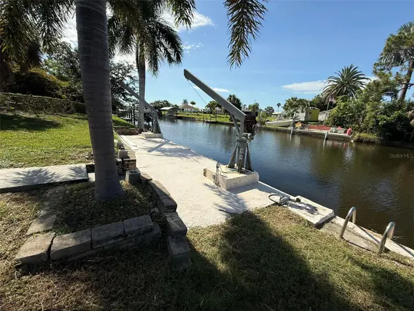165 DARTMOUTH DR NW, Port Charlotte, FL 33952