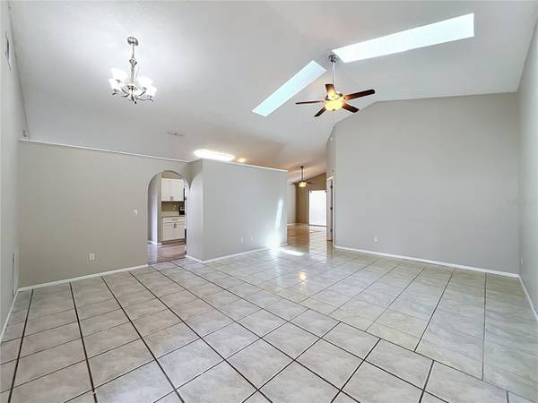1365 CRAWFORD DR, Apopka, FL 32703