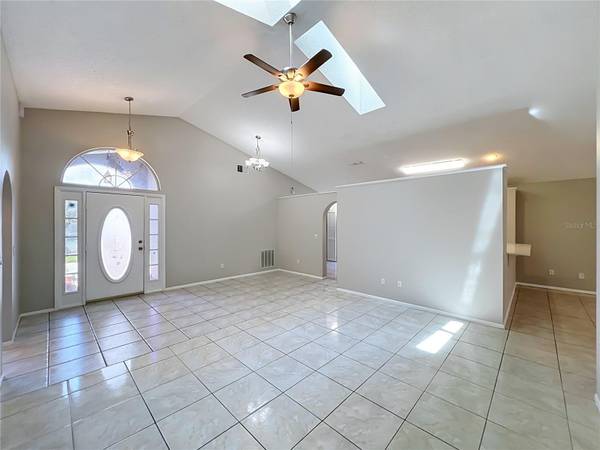 1365 CRAWFORD DR, Apopka, FL 32703