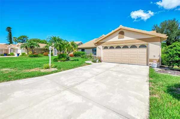 8252 PARKSIDE DR, Englewood, FL 34224