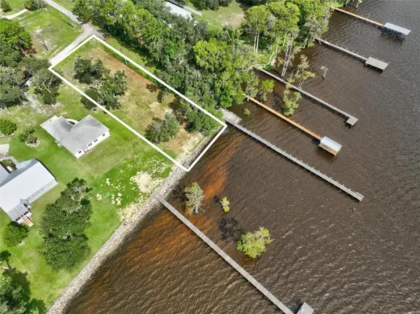 100 SANDRA LN, Crescent City, FL 32112