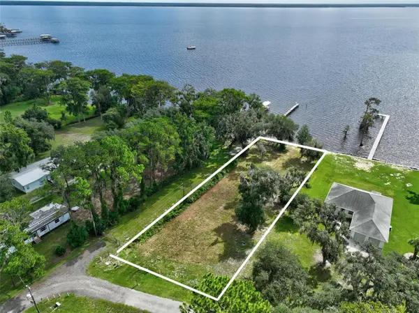 100 SANDRA LN, Crescent City, FL 32112