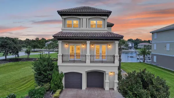 303 YACHT HARBOR DR, Palm Coast, FL 32137