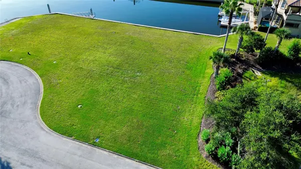 5 SCHOONER CIR, Palm Coast, FL 32137