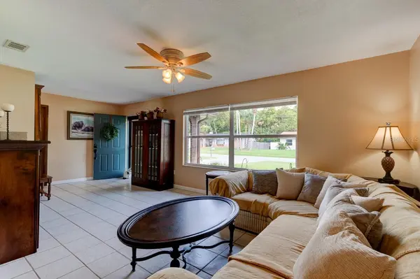 16 LAUREL OAKS CIR, Ormond Beach, FL 32174