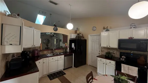 140 PERSIMMON DR, Palm Coast, FL 32164
