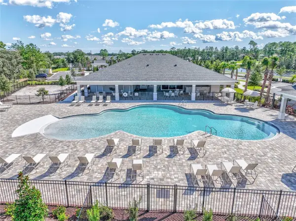 1561 LAKE BANK LN, Deland, FL 32724