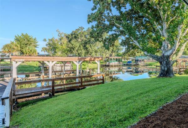 1021 HILLTOP RD, Tavares, FL 32778