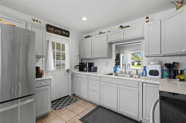 1056 CR 463, Lake Panasoffkee, FL 33538
