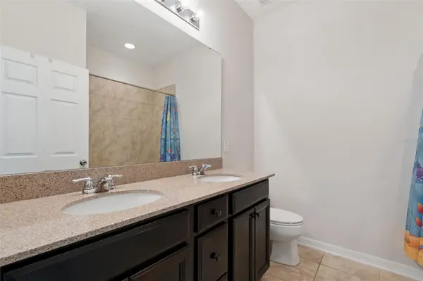 1120 WHITE WATER BAY DR, Groveland, FL 34736