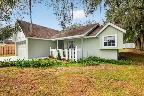 40107 OAKRIDGE DR, Lady Lake, FL 32159