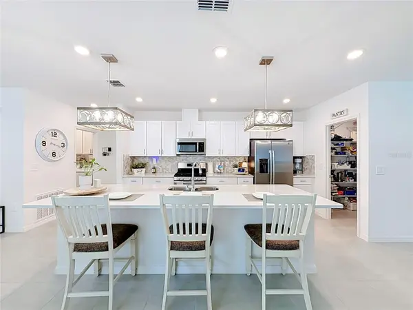 33916 SKY BLOSSOM CIR, Leesburg, FL 34788