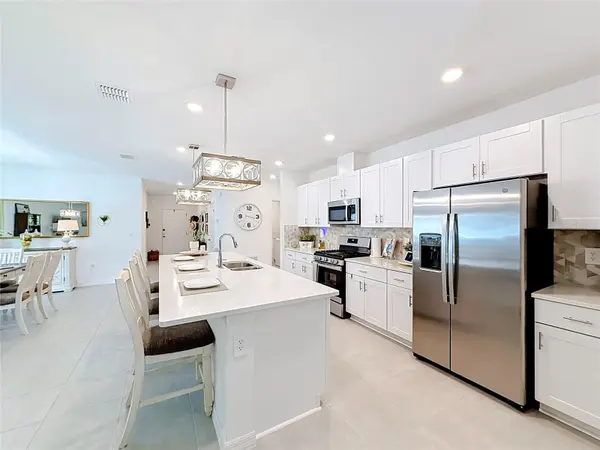 33916 SKY BLOSSOM CIR, Leesburg, FL 34788
