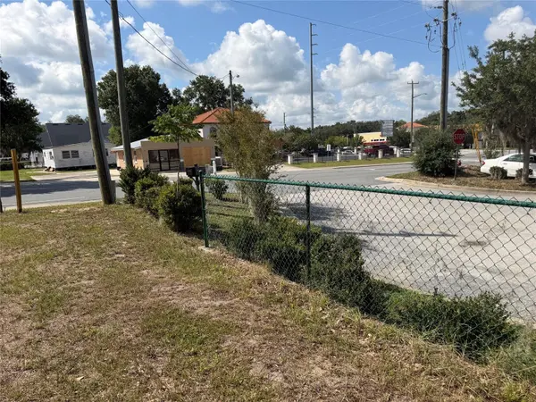 121 W LEMON ST, Lady Lake, FL 32159