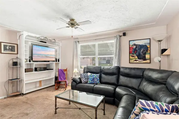 324 RIVIERA DR, Debary, FL 32713