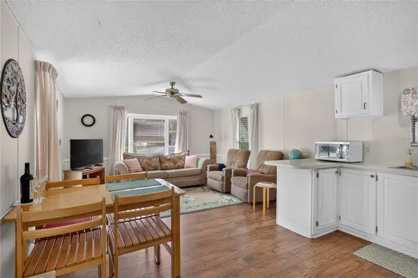 639 NE COTTAGE PARK LN, Leesburg, FL 34748